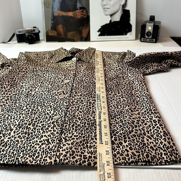 Silkland cheetah print button down 100% silk blouse. - Picture 9 of 10